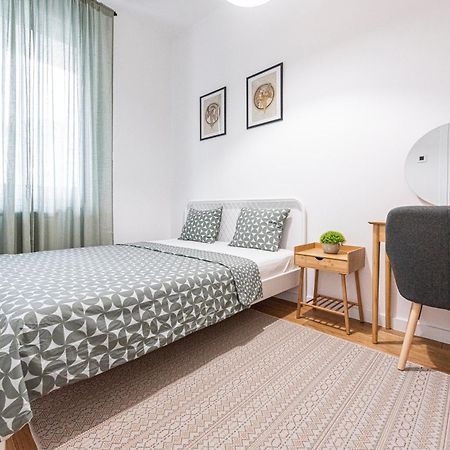 Vertigo One Bedroom Apartment - Free Private Parking-Fast Wi-Fi Novi Sad Exteriör bild