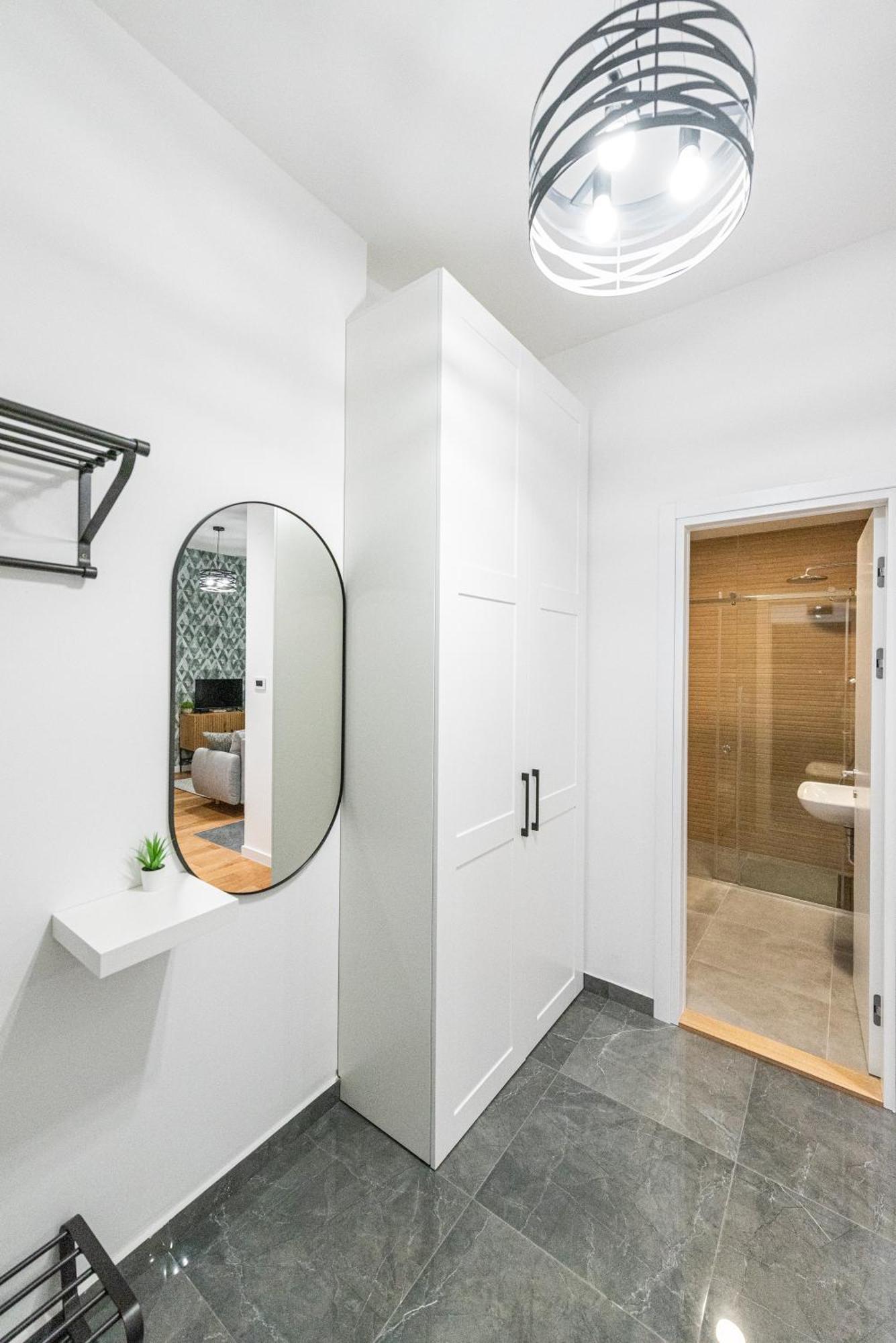 Vertigo One Bedroom Apartment - Free Private Parking-Fast Wi-Fi Novi Sad Exteriör bild