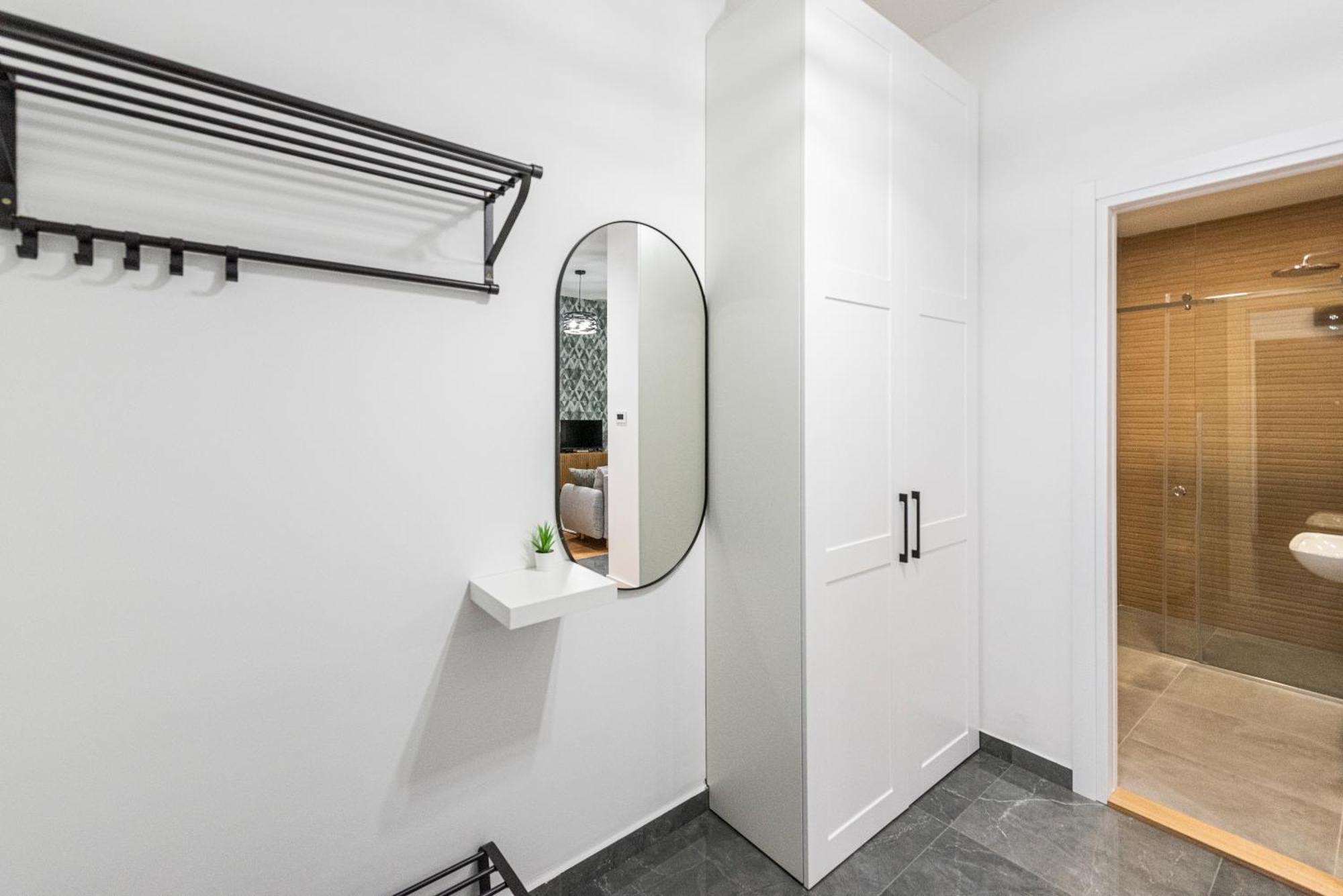 Vertigo One Bedroom Apartment - Free Private Parking-Fast Wi-Fi Novi Sad Exteriör bild
