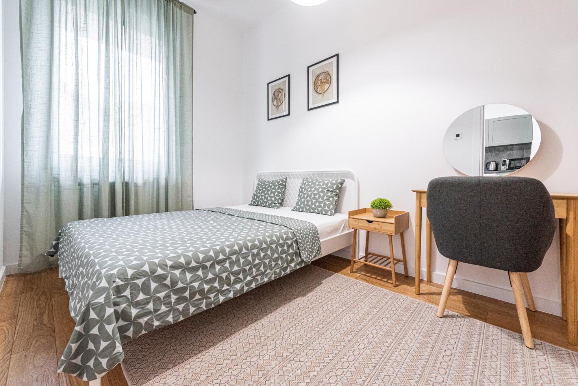 Vertigo One Bedroom Apartment - Free Private Parking-Fast Wi-Fi Novi Sad Exteriör bild