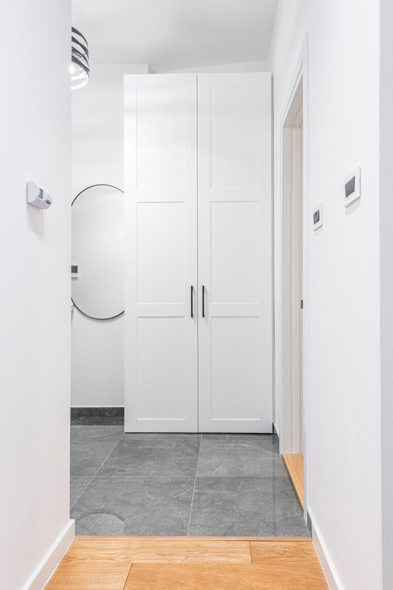 Vertigo One Bedroom Apartment - Free Private Parking-Fast Wi-Fi Novi Sad Exteriör bild