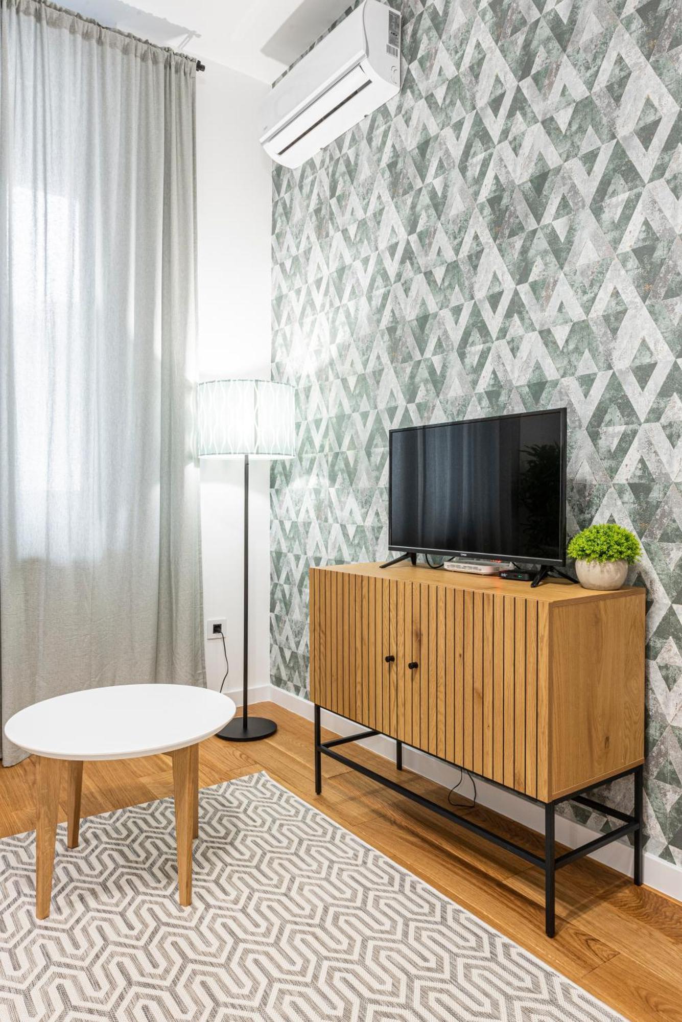 Vertigo One Bedroom Apartment - Free Private Parking-Fast Wi-Fi Novi Sad Exteriör bild